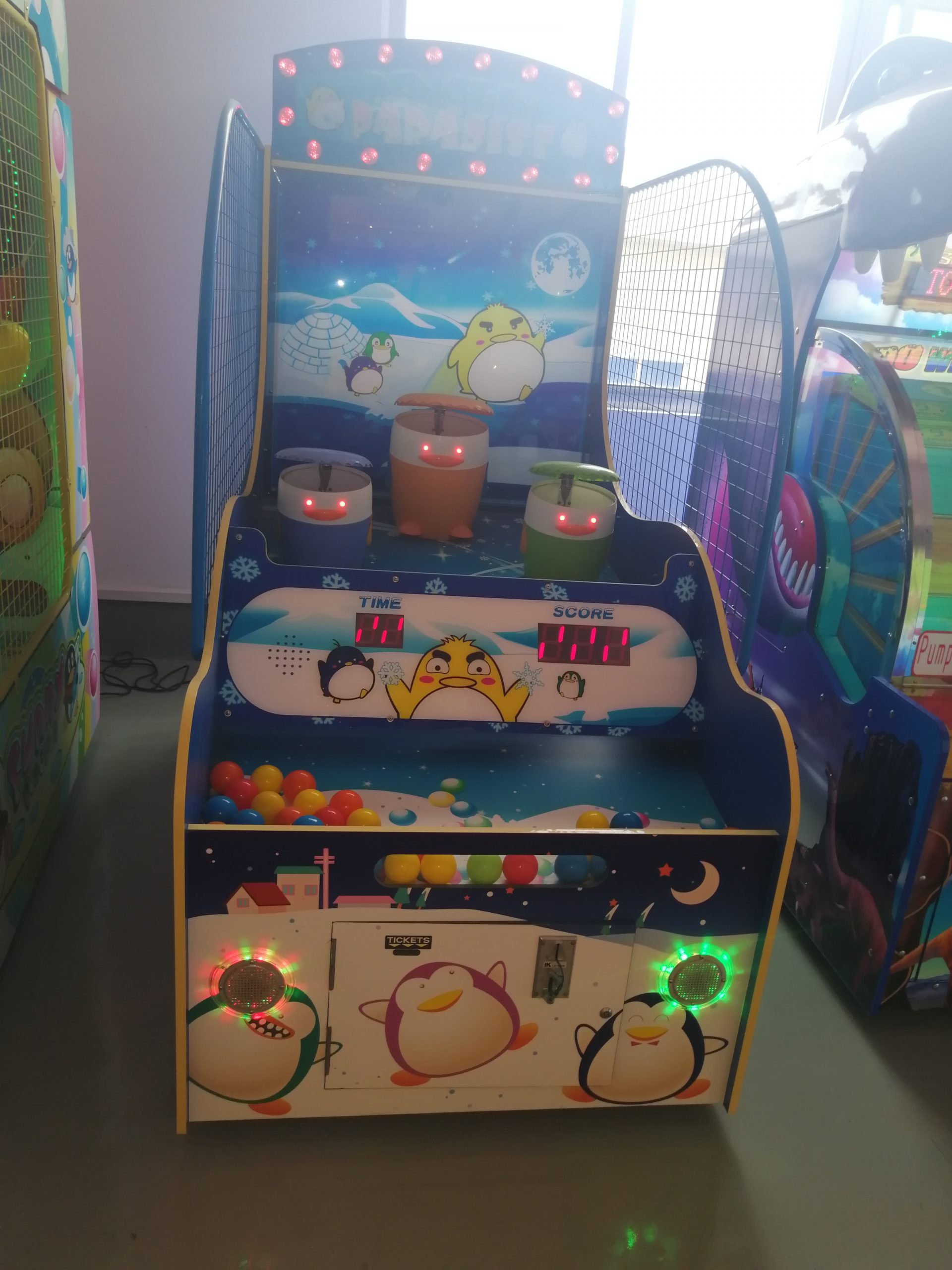 Penguin Paradise kids redemption machine - YUTO Games